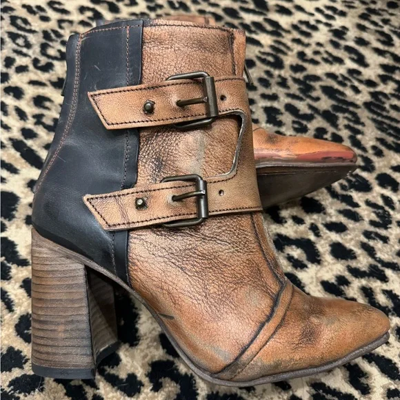 Free Bird “Joey” bronze pointy toe ankle boots Size 10 - Picture 2 of 9